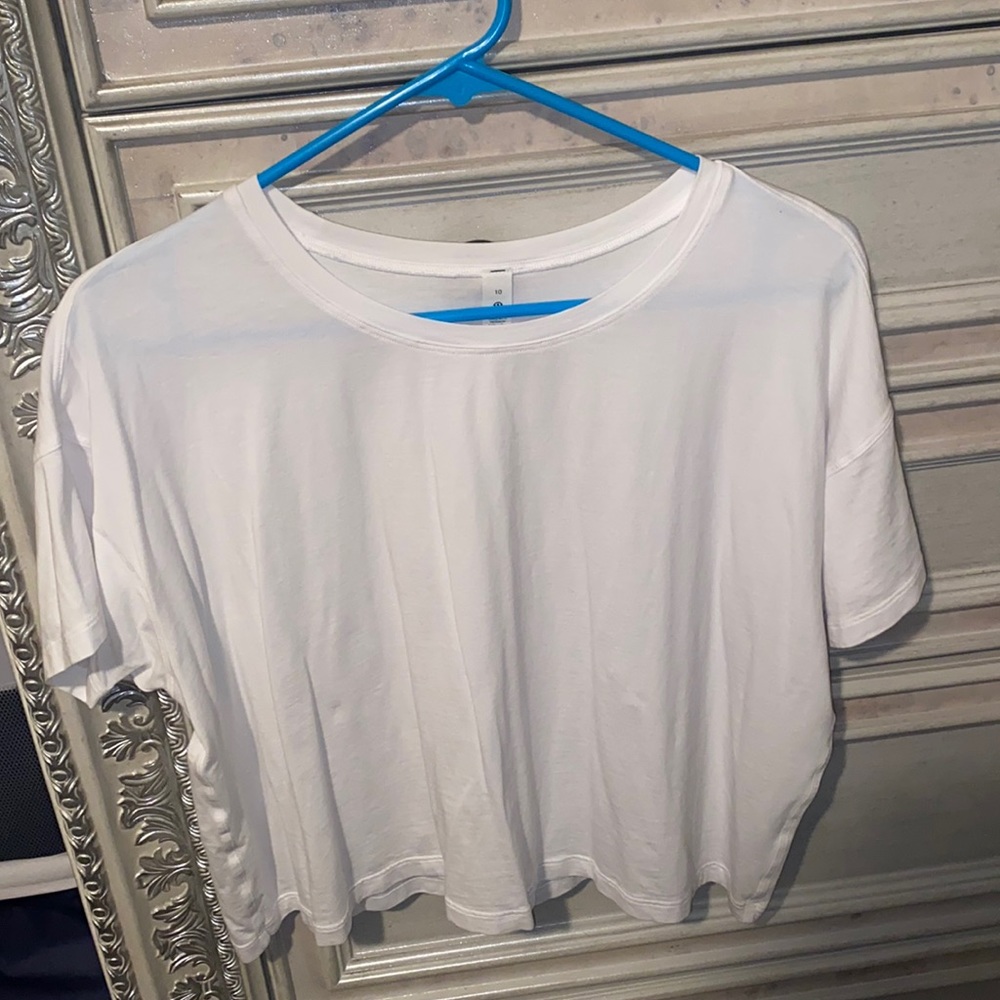 Lulu lemon cropped tee